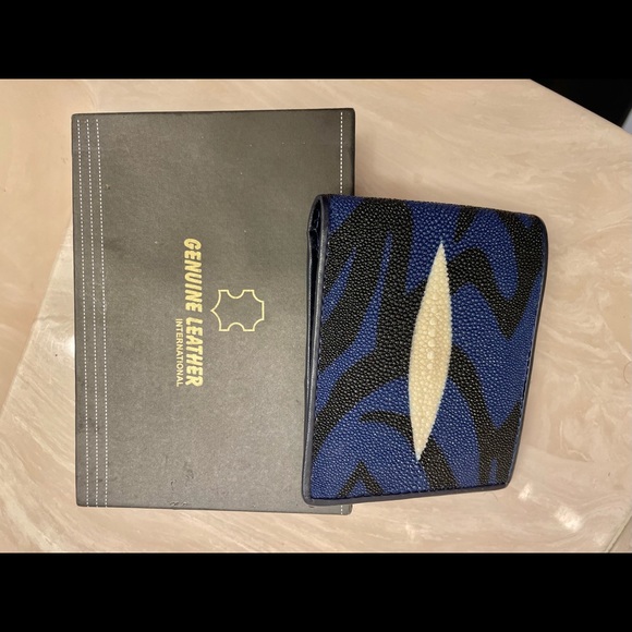 Pelgro tiger stripe stingray wallet always 100% authentic - Picture 4 of 6